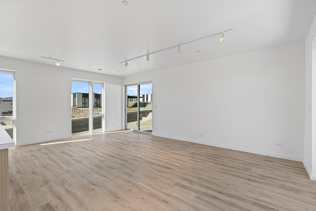 Building Photo - 13852 Scenic Crest Cir