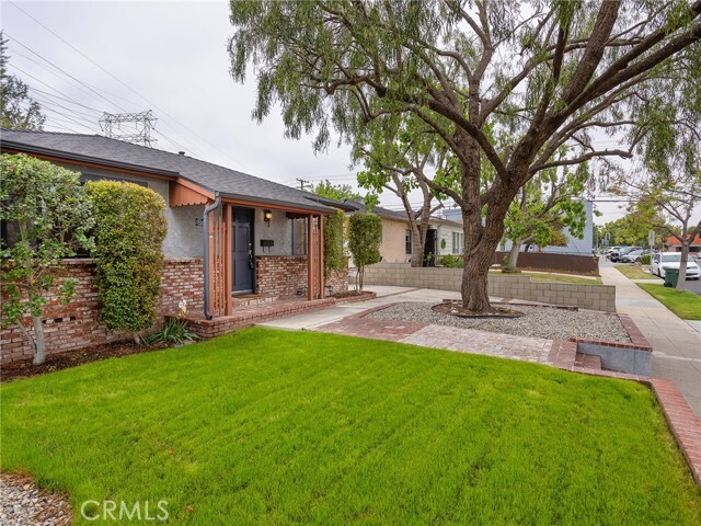 Building Photo - 927 N Screenland Dr