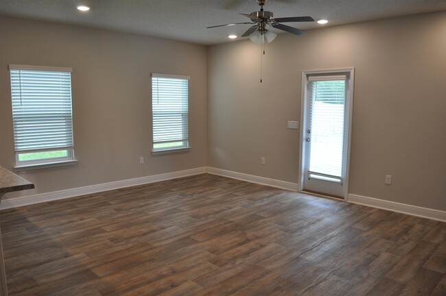 Building Photo - 6060 Royal Port Ct
