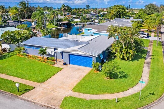 Building Photo - 409 Finch Dr