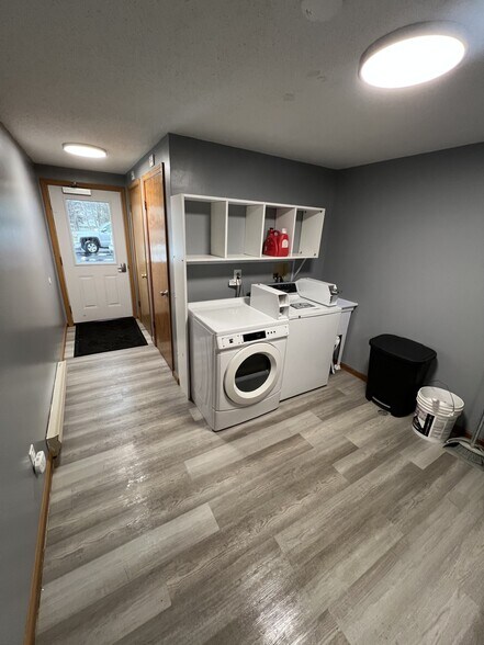 Building Photo - 2716 Alder Creek Dr S