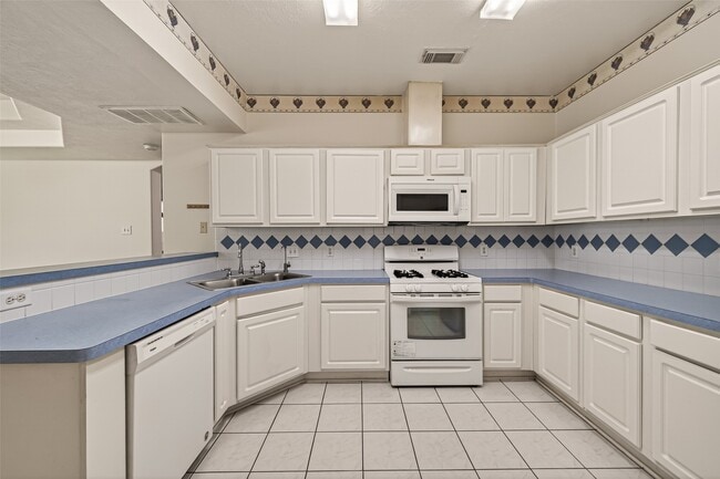 Building Photo - 15903 Timber Chase Dr