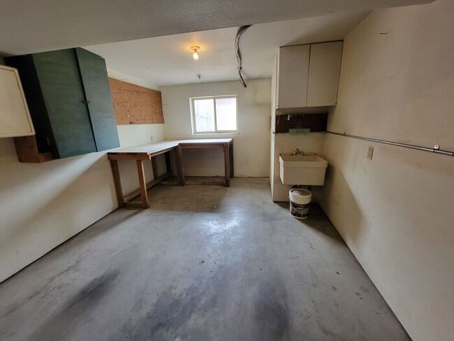 Building Photo - 2 Bed/2 Bath Duplex