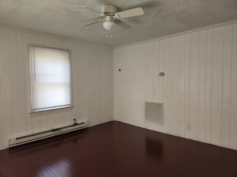 Building Photo - 1615 Argonne Blvd