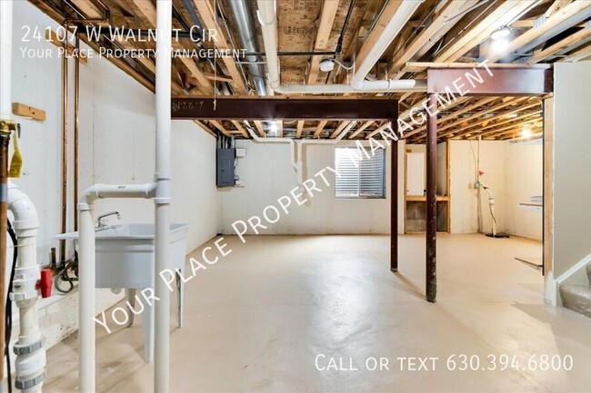 Building Photo - 24107 Walnut Cir