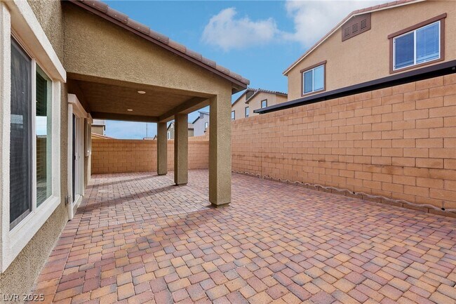 Building Photo - 10971 Meridian Flds Ave