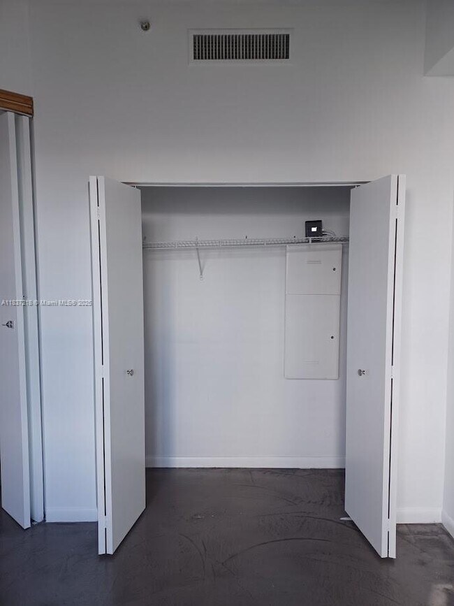 Building Photo - 133 NE 2nd Ave