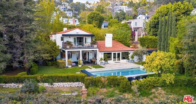 Building Photo - 1514 Sunset Plaza Dr