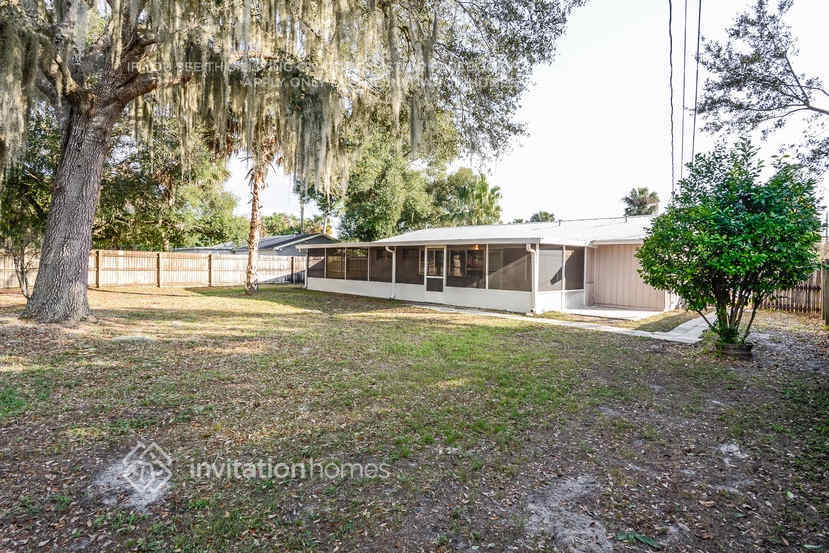 Building Photo - 20302 Lorenzo Ave