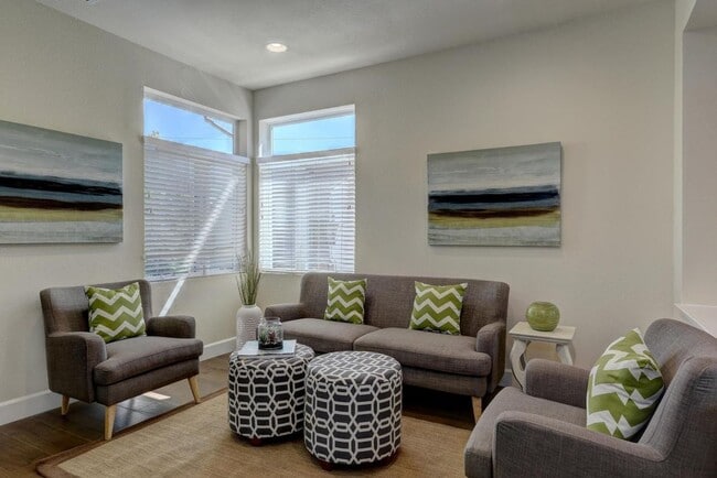 Building Photo - Exceptional End-Unit Townhome in Sterling Park – Palo Alto Living at Its Best!