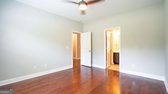 Building Photo - 3731 Ivy Lawn Dr NE