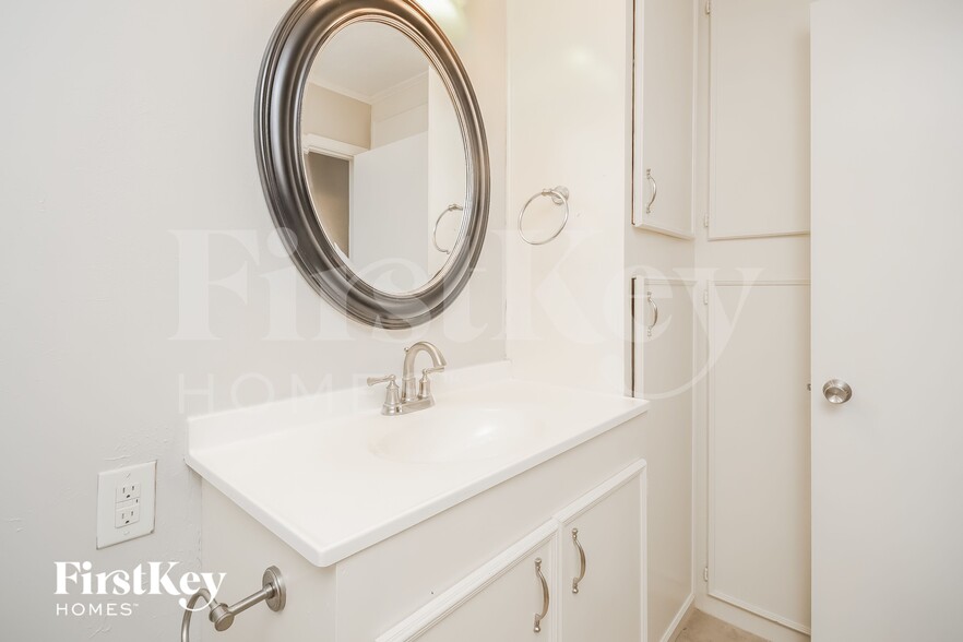 Building Photo - 547 Shealy St