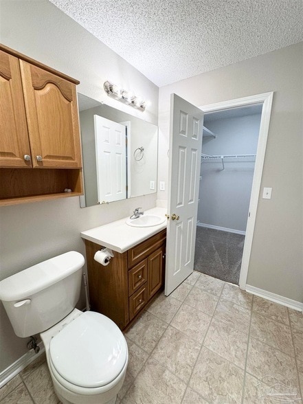 Building Photo - 5661 Fairview Dr