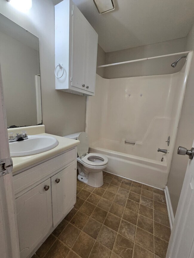 Building Photo - 4502 Bonnell Dr NW