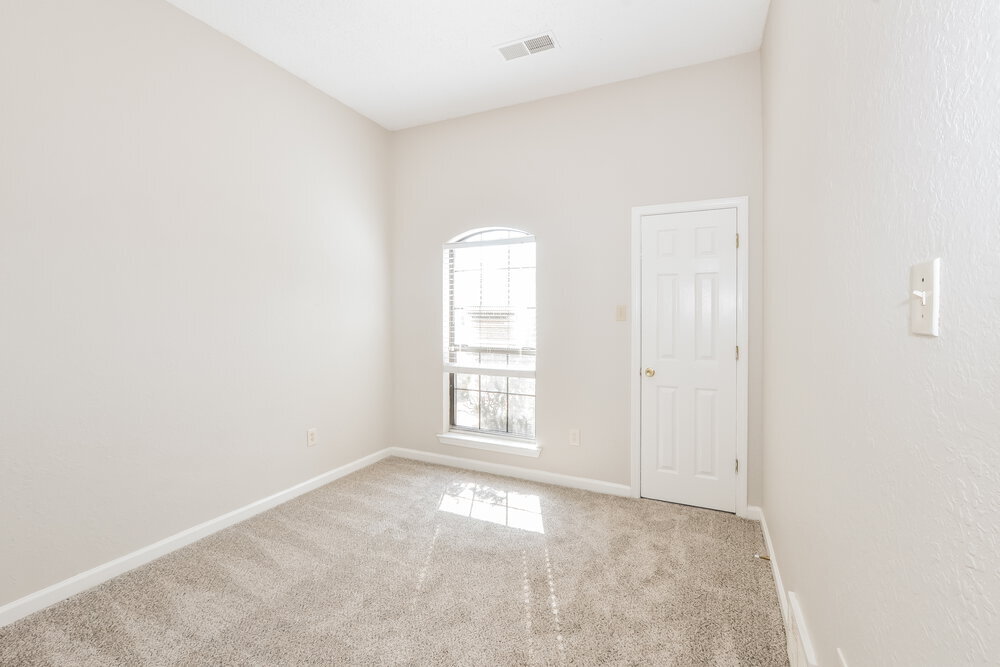 Building Photo - 6690 Autumn Wood Cove