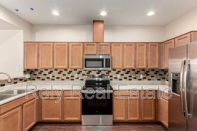 Building Photo - 1225 N 36th St