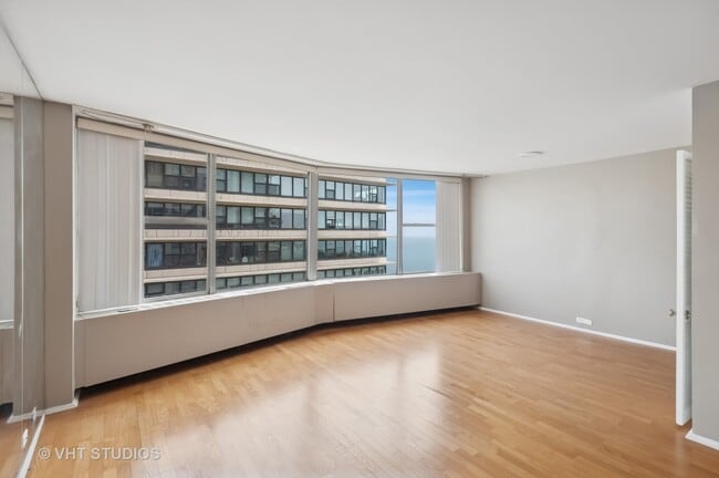 Building Photo - 5757 N Sheridan Rd