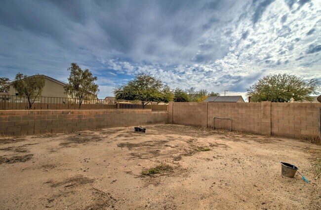 Building Photo - 5659 S 239th Dr