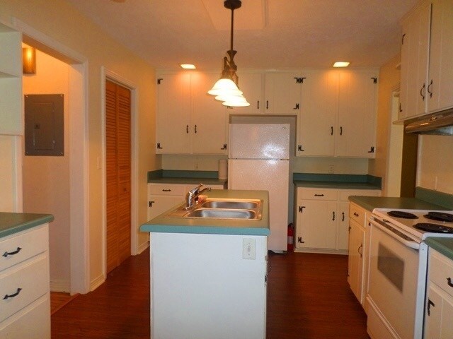 Building Photo - 1100 San Luis Rd