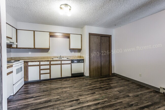 Building Photo - 348 Terri Dr