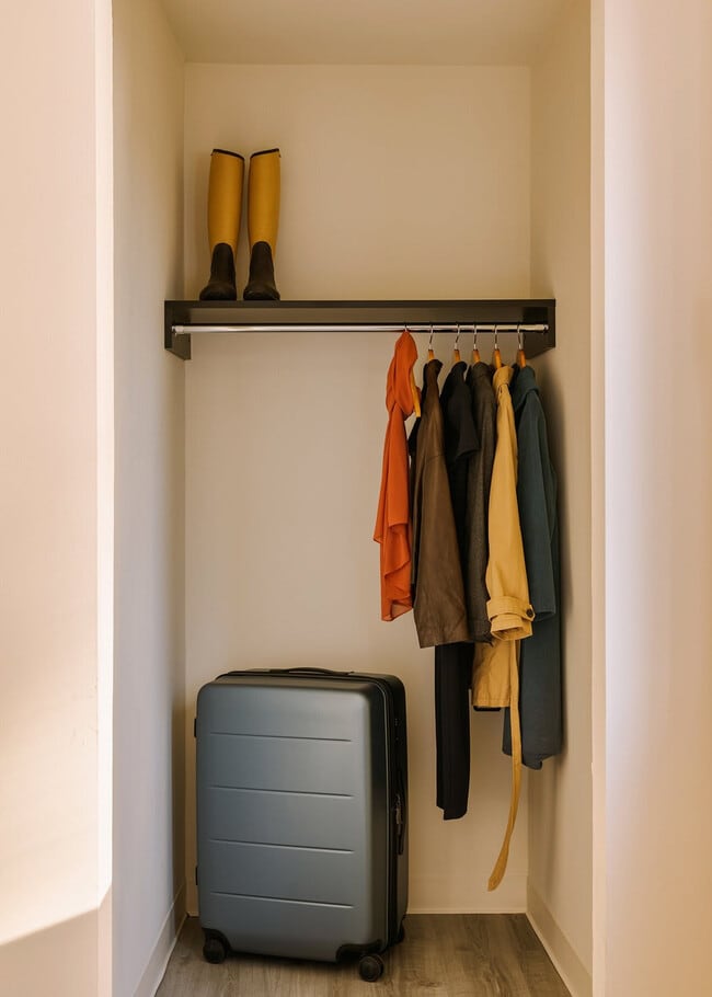 Building Photo - 77 9th St E