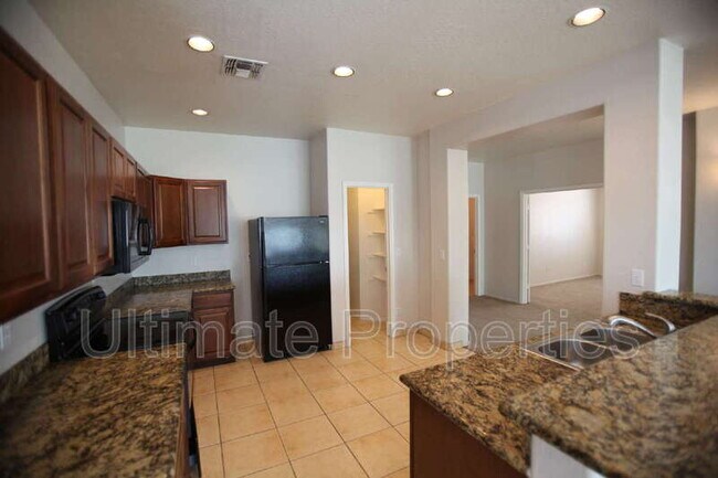 Building Photo - 2215 N 92nd Glen
