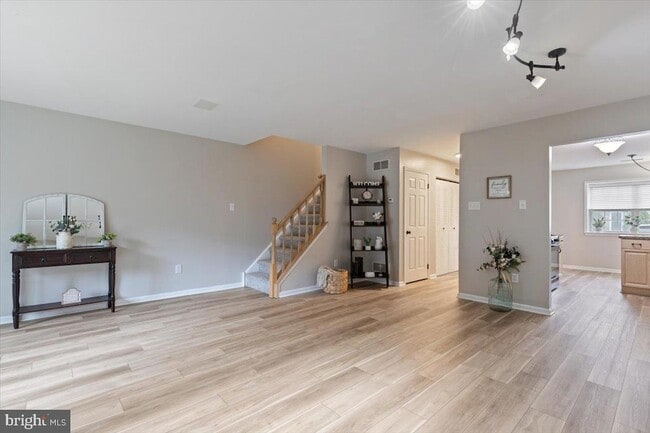 Building Photo - 105 Pin Oak Ct