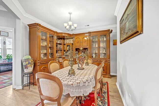 Building Photo - 6 Bedroom, 4.5 Bathroom Home in Cane Bay - Summerville