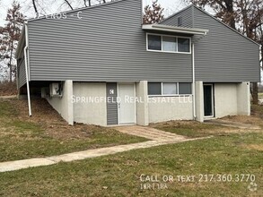 Building Photo - Modern 1 Bed 1 Bath Apartment with Ample S...