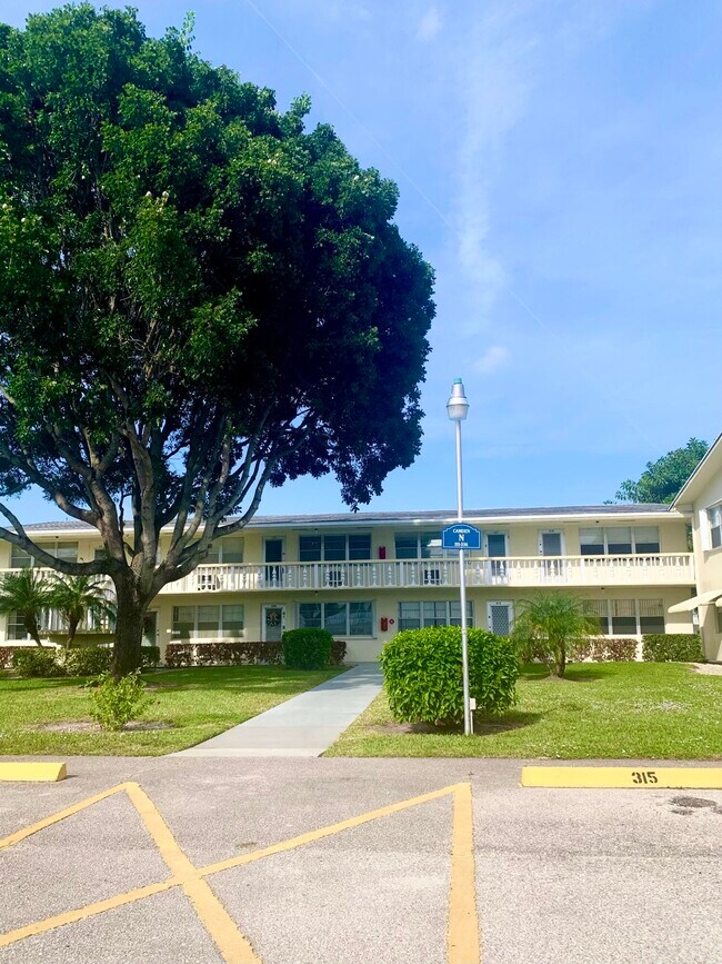 Building Photo - 315 Camden M