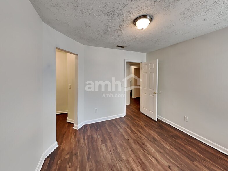Building Photo - 4238 Zephyrhills Dr