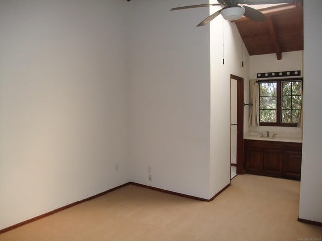 Building Photo - 8614 Villa La Jolla Dr