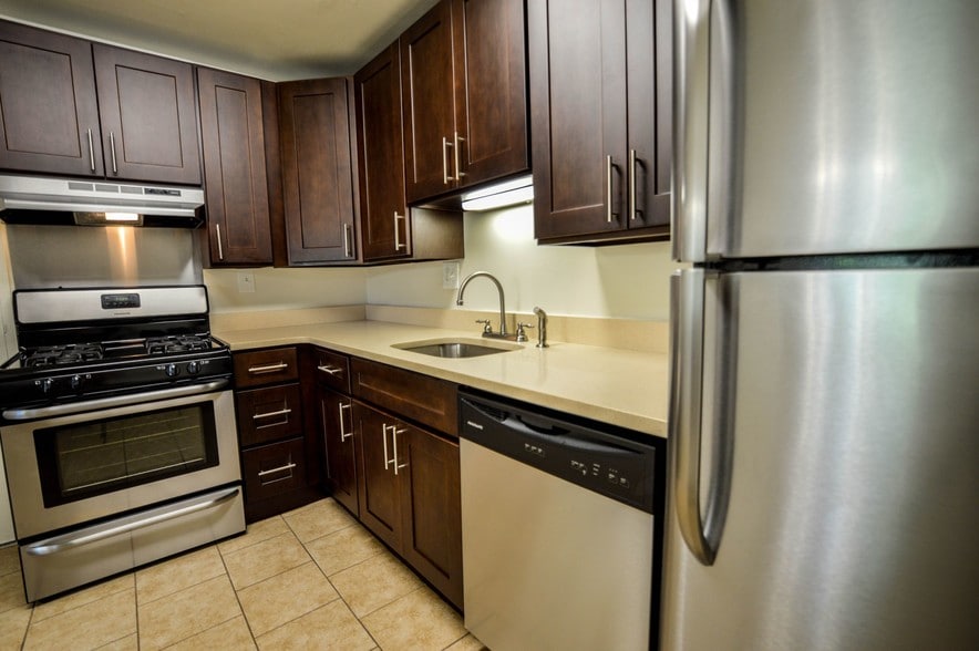 Primary Photo - Salem Harbour