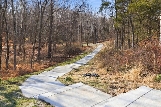 Building Photo - 1017 Venifena Terrace SE