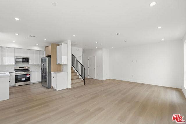 Building Photo - 10746 Hortense St