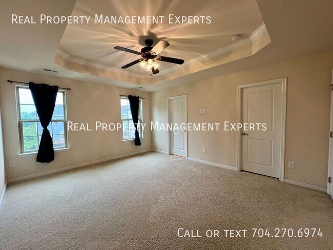 Building Photo - 4019 Zilker Park Dr
