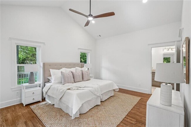 Building Photo - 1036 Dell Ave SE