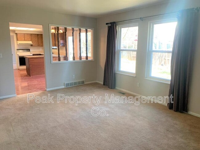 Building Photo - 3201 Wedgewood Ct