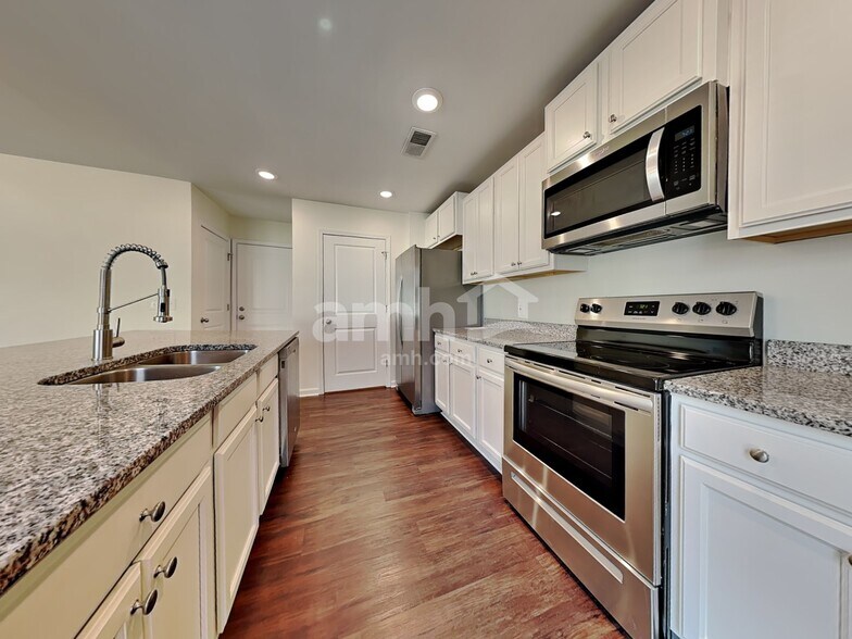 Building Photo - 7 Gardenia Dr