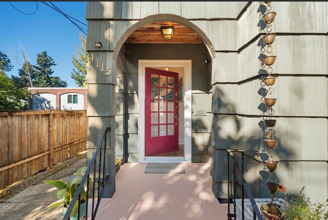 Building Photo - Rich Mediterranean Style Home - Separate Living Quarters 3 Bedrooms + office, 2 Kitchens - Walkth...