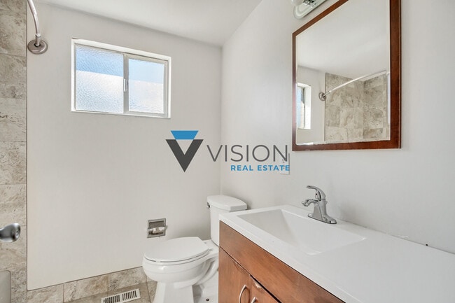 Building Photo - 558 E 3665 S