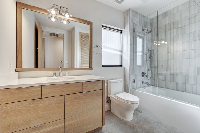 Building Photo - Gorgeous Contemporary 2/2 Condo in 78704