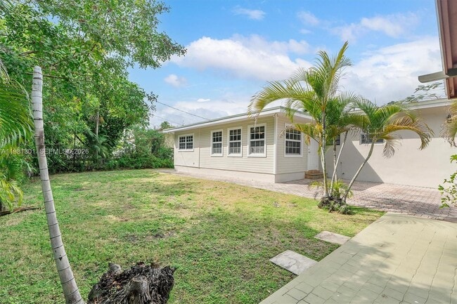 Building Photo - 300 187th St