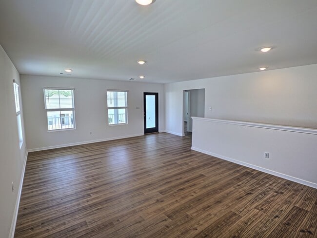 Building Photo - 123 Everly Cir