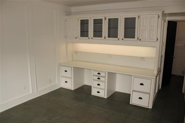 Building Photo - 900 N Austin St