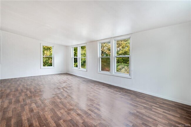 Building Photo - 218 E 4th St