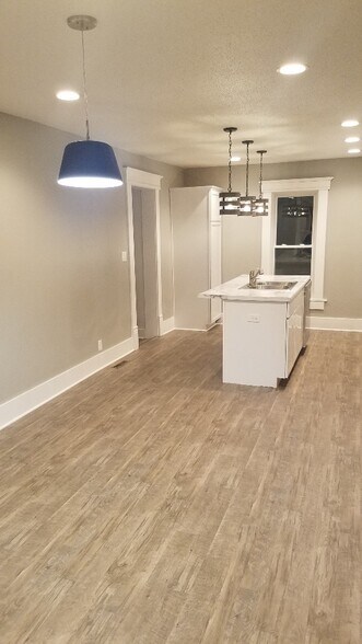 Kitchen - 312 SW Pleasant St