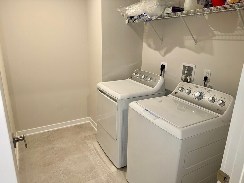 Laundry Room - 8 Owen Ct