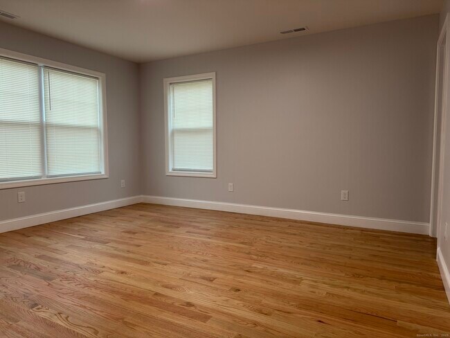 Building Photo - 755 Hart St