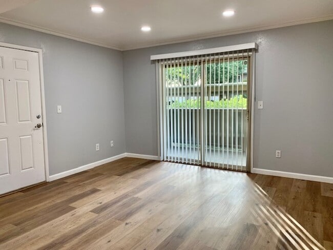 Building Photo - Great 1 bed 1 bath Condo in Pittsburg -- AVAILABLE NOW !!!